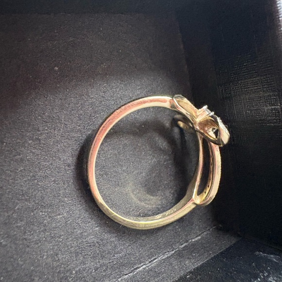 Elegant Gold and Silver Bow Ring - Picture 6 of 8